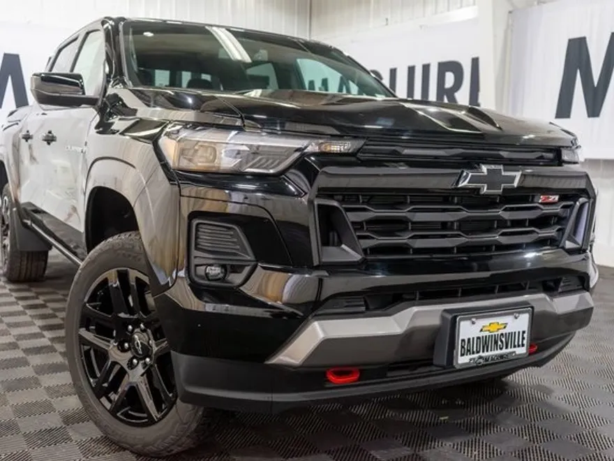 2025 Chevrolet Colorado Z71 photo 1