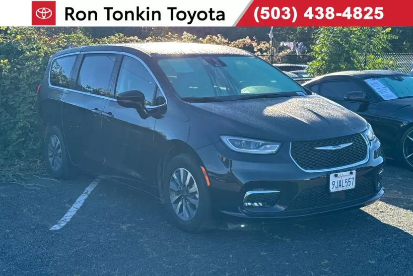 2024 Chrysler Pacifica Hybrid photo 1