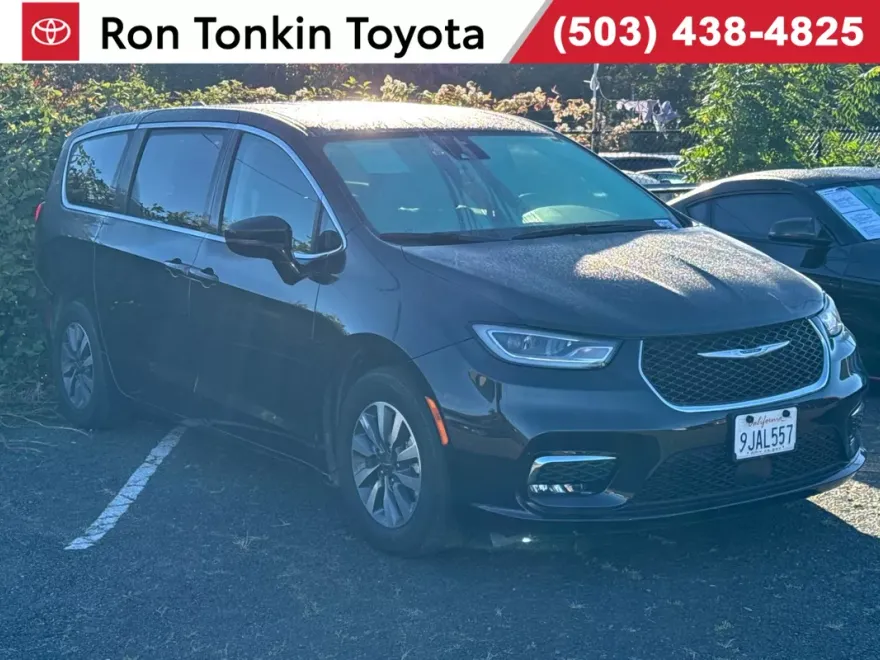 2024 Chrysler Pacifica Hybrid photo 1