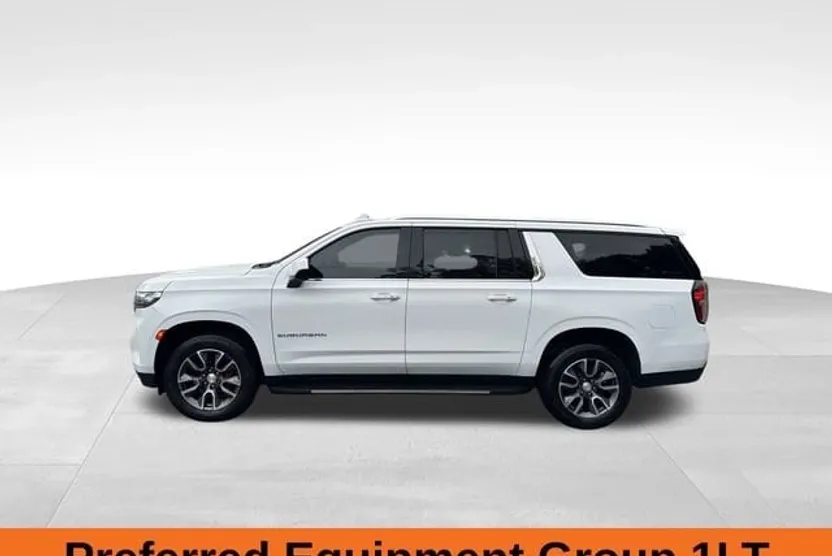 2021 Chevrolet Suburban LT photo 1