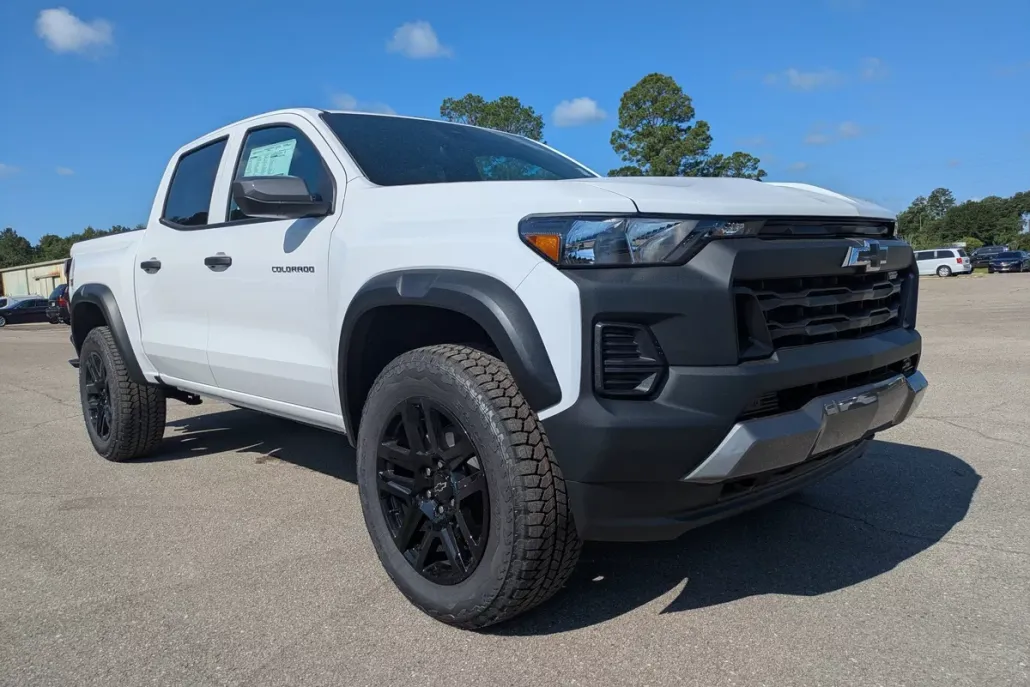 2025 Chevrolet Colorado Trail Boss photo 1