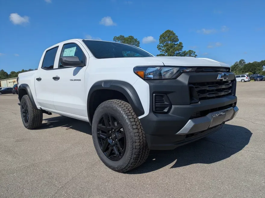 2025 Chevrolet Colorado Trail Boss photo 1