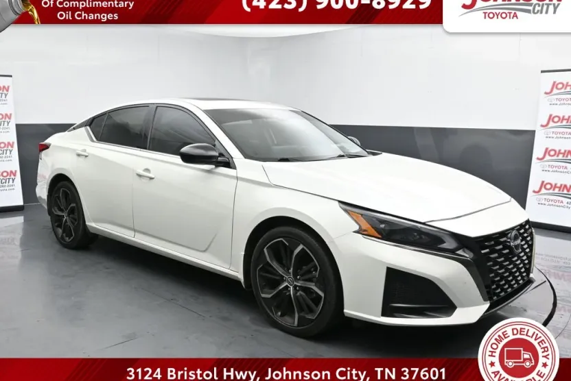 2024 Nissan Altima 2.5 SR photo 1