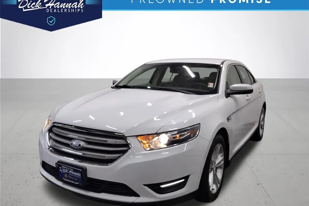 2016 Ford Taurus SEL photo 1