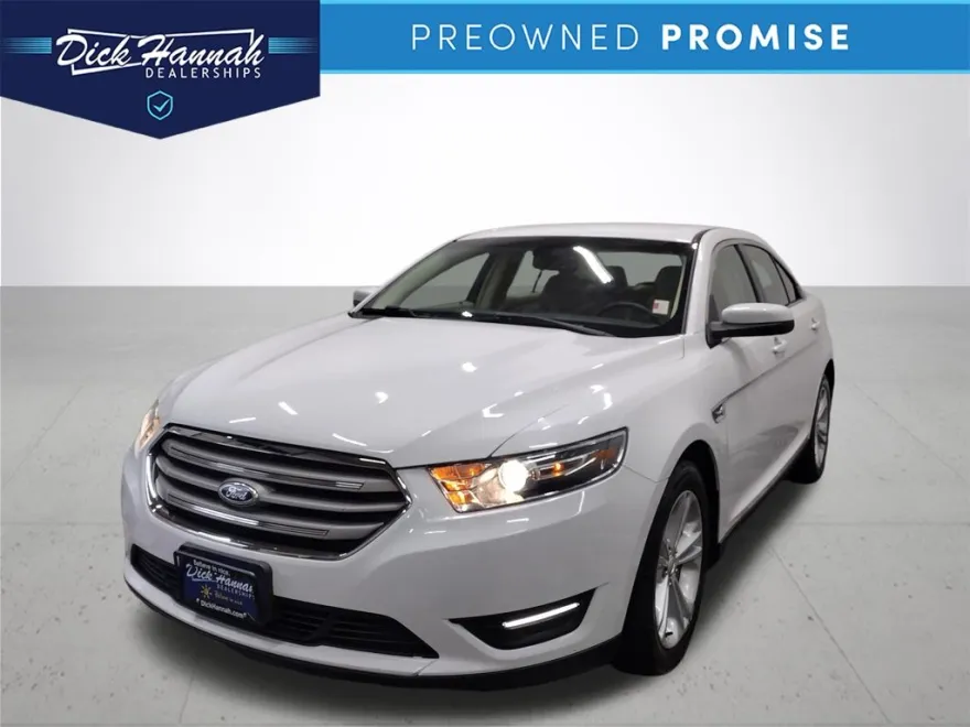 2016 Ford Taurus SEL photo 1