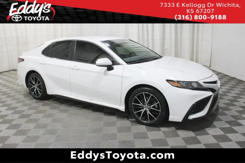 2021 Toyota Camry SE photo 1