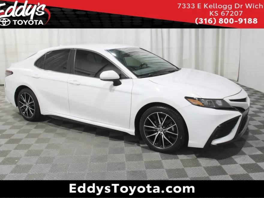 2021 Toyota Camry SE photo 1