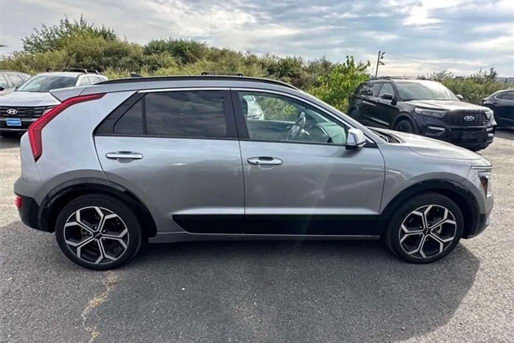 2023 Kia Niro EX Touring photo 1