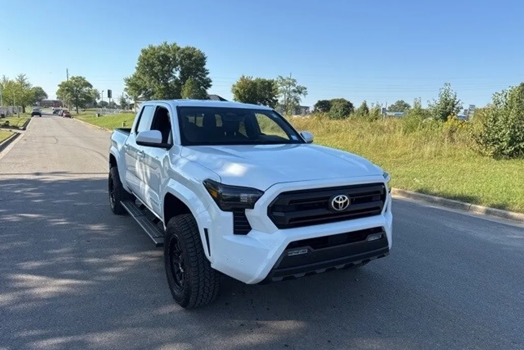 2024 Toyota Tacoma SR5 photo 1