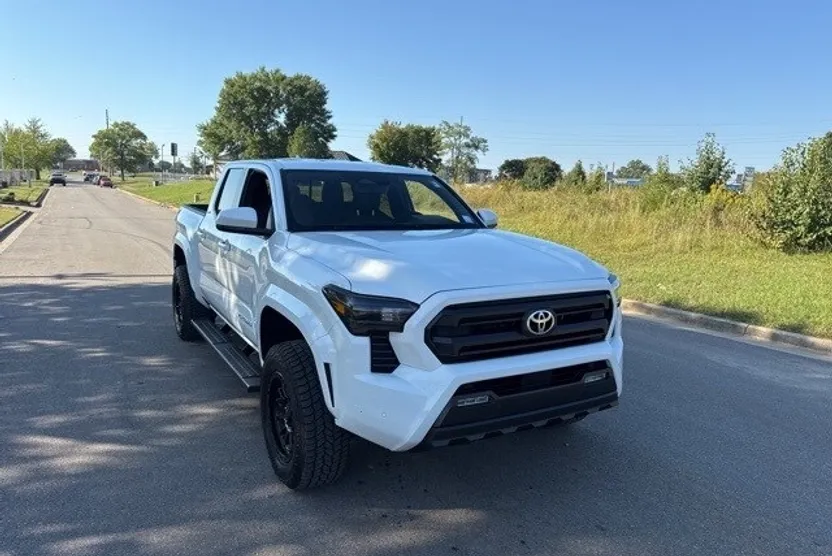 2024 Toyota Tacoma SR5 photo 1