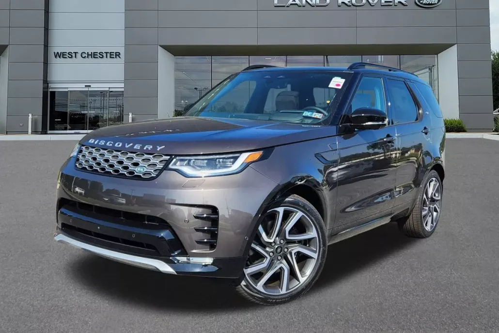 2024 Land Rover Discovery Metropolitan Edition photo 1
