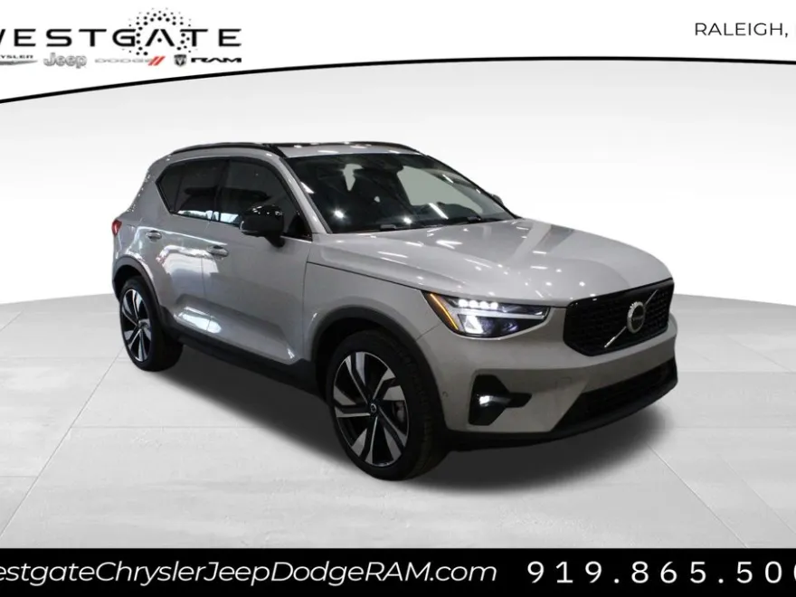 2025 Volvo XC40 Plus photo 1