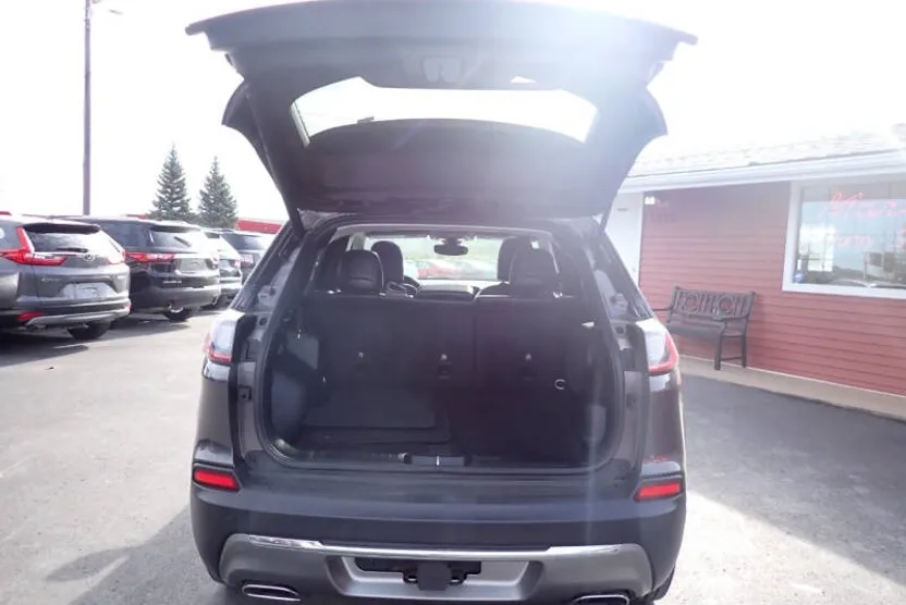 2019 Jeep Cherokee Limited photo 1