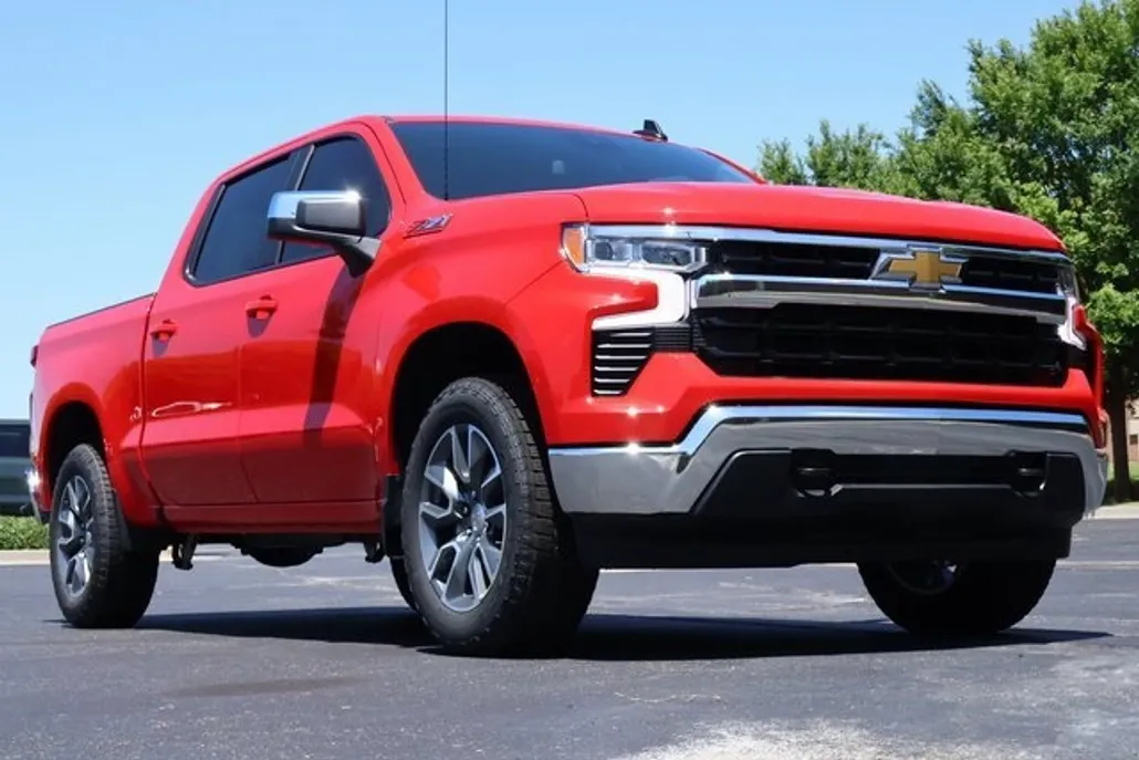 2025 Chevrolet Silverado 1500 LT photo 1