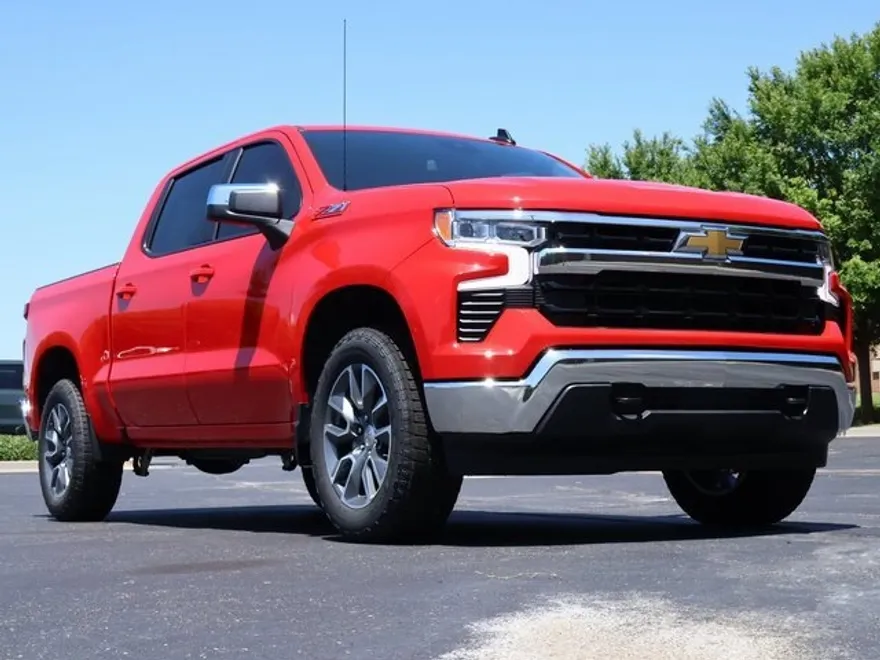 2025 Chevrolet Silverado 1500 LT photo 1