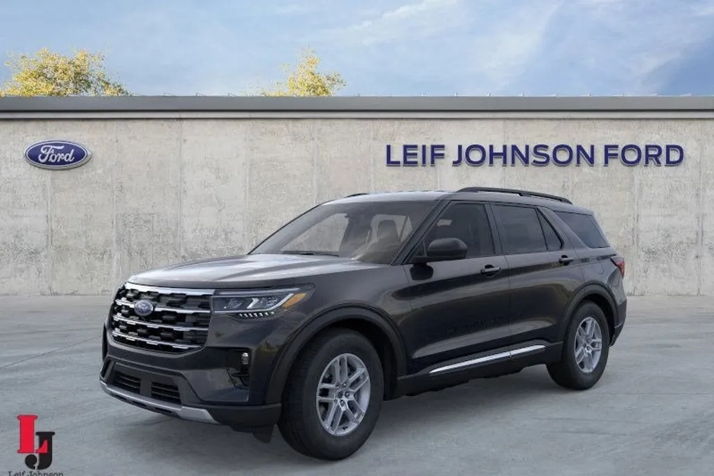 2025 Ford Explorer photo 1