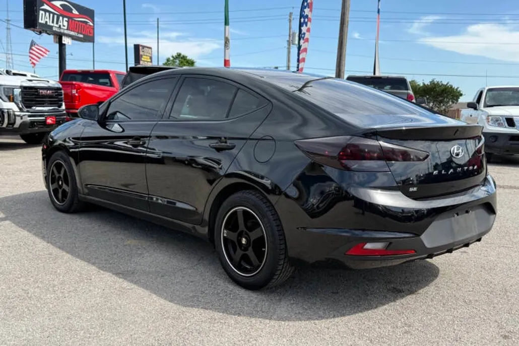 2020 Hyundai Elantra SE photo 1
