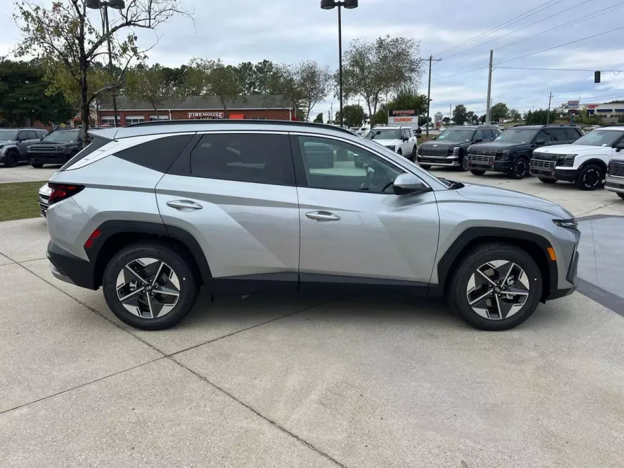 2025 Hyundai Tucson SEL photo 1