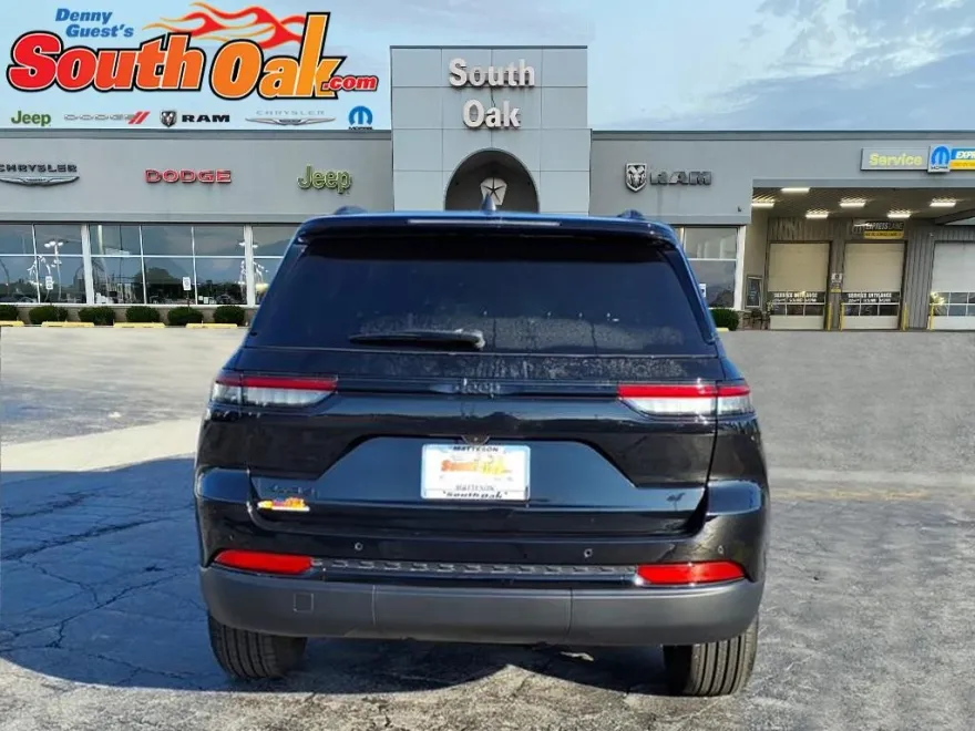 2025 Jeep Grand Cherokee Laredo Altitude photo 1