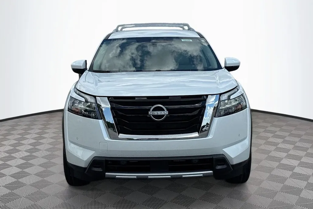 2025 Nissan Pathfinder SL photo 1