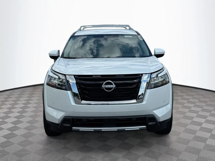 2025 Nissan Pathfinder SL photo 1