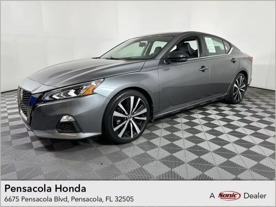2022 Nissan Altima SR photo 1