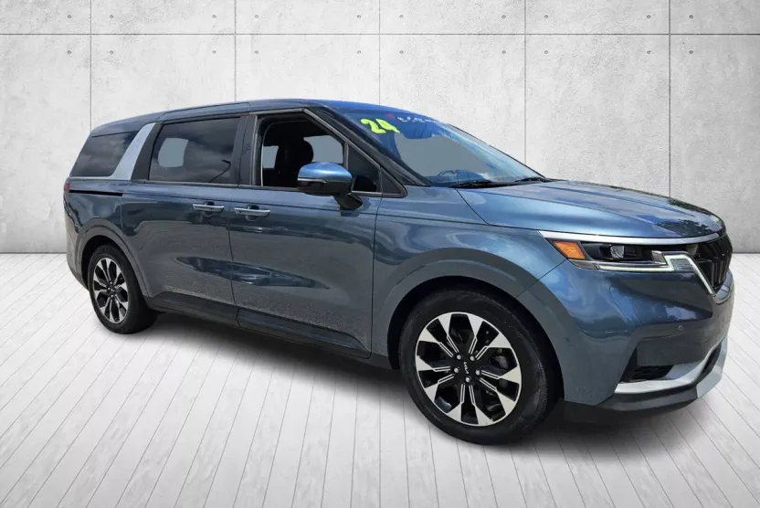2024 Kia Carnival EX photo 1