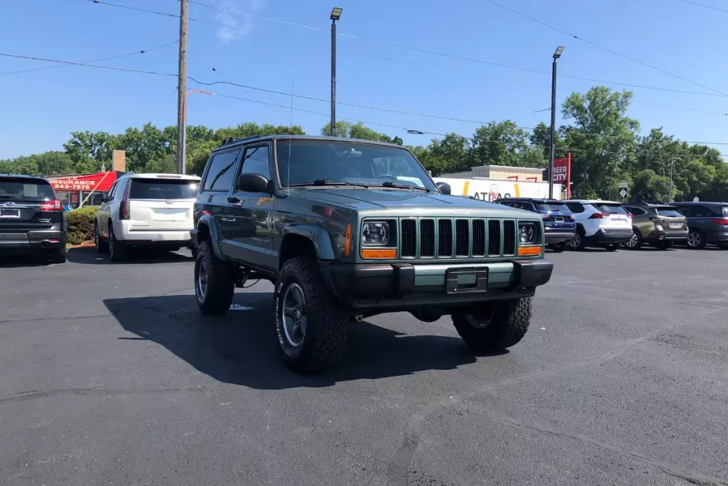 2000 Jeep Cherokee Sport photo 1