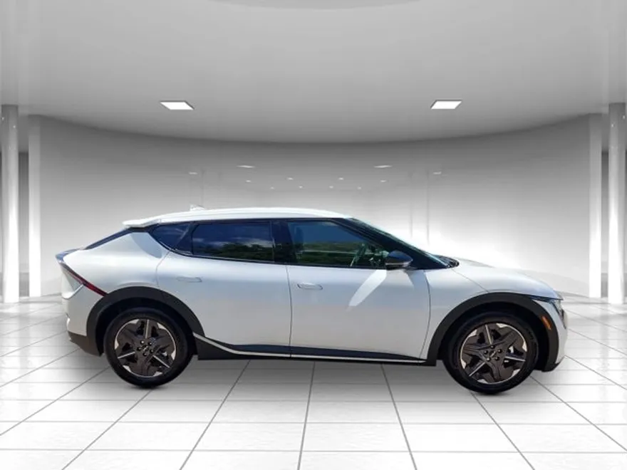2025 Kia EV6 Light photo 1