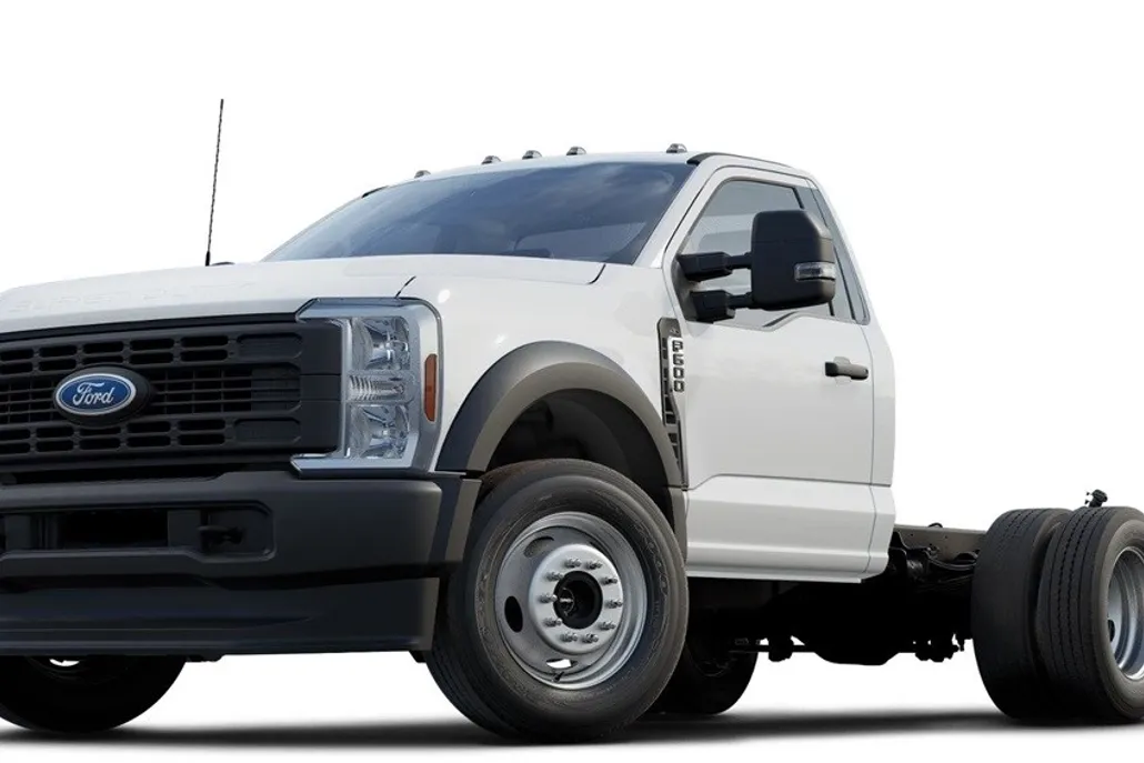 2024 Ford F-600 photo 1