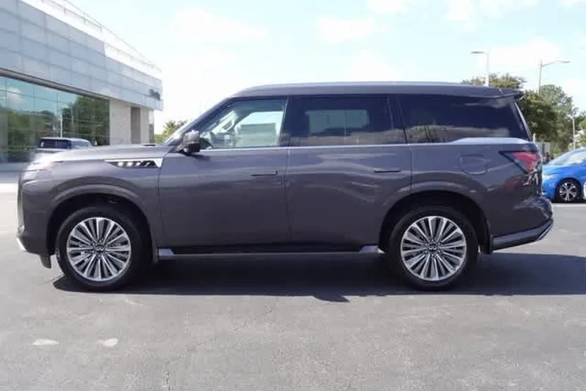 2026 Infiniti QX80 Luxe photo 1