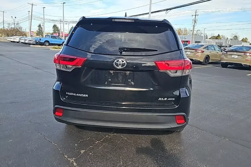 2019 Toyota Highlander XLE photo 1