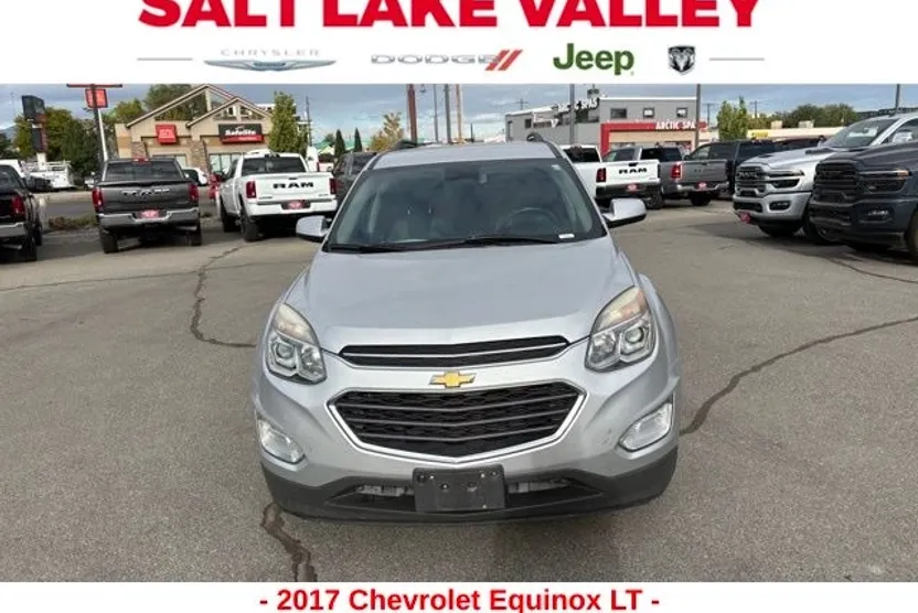 2017 Chevrolet Equinox LT photo 1