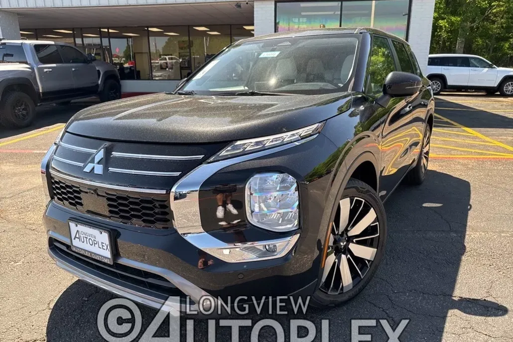 2025 Mitsubishi Outlander SE photo 1