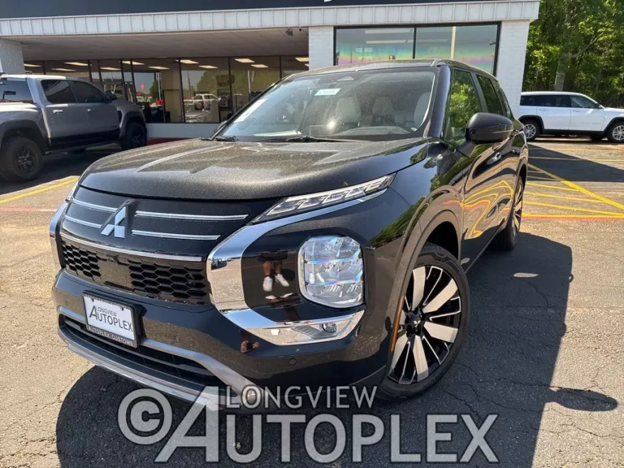 2025 Mitsubishi Outlander SE photo 1