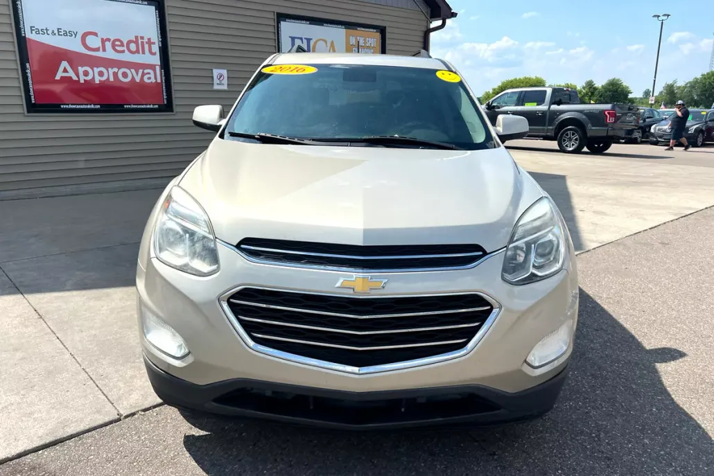 2016 Chevrolet Equinox LT photo 1