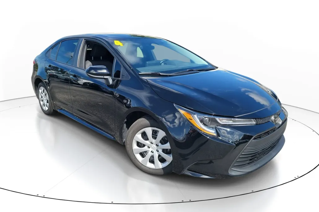 2024 Toyota Corolla LE photo 1
