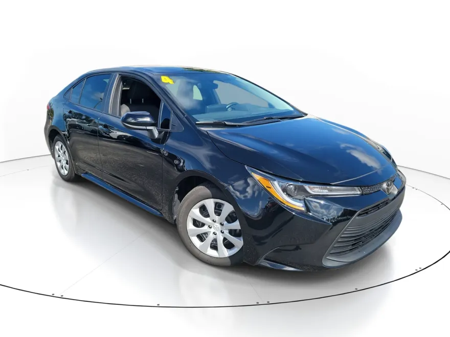 2024 Toyota Corolla LE photo 1