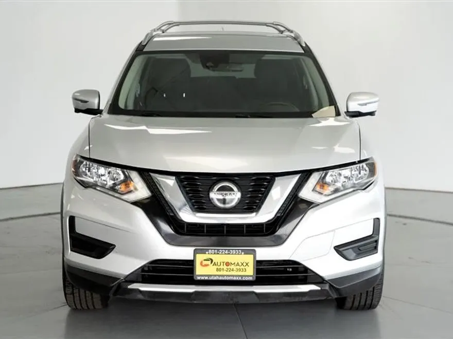 2019 Nissan Rogue SV photo 1