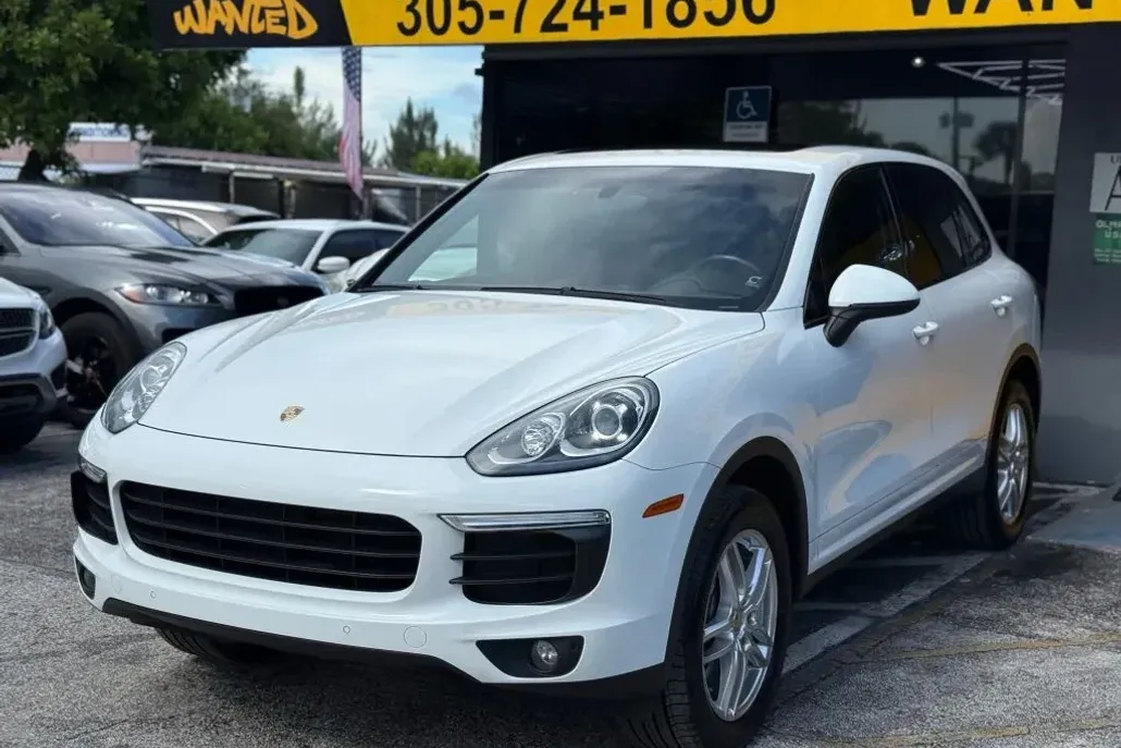 2016 Porsche Cayenne photo 1