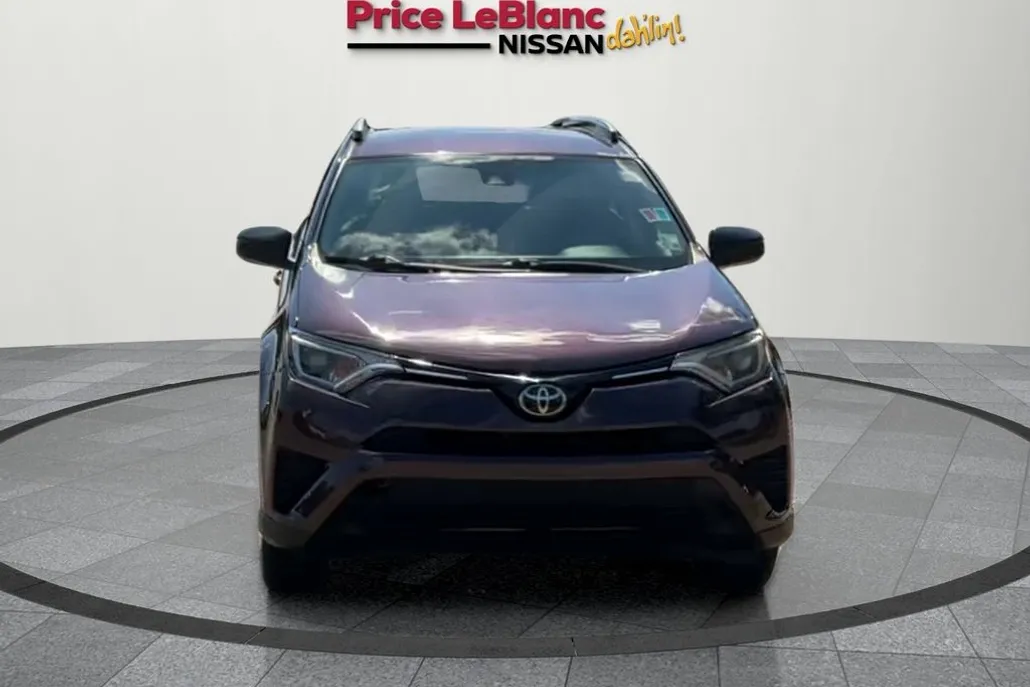 2018 Toyota RAV4 LE photo 1
