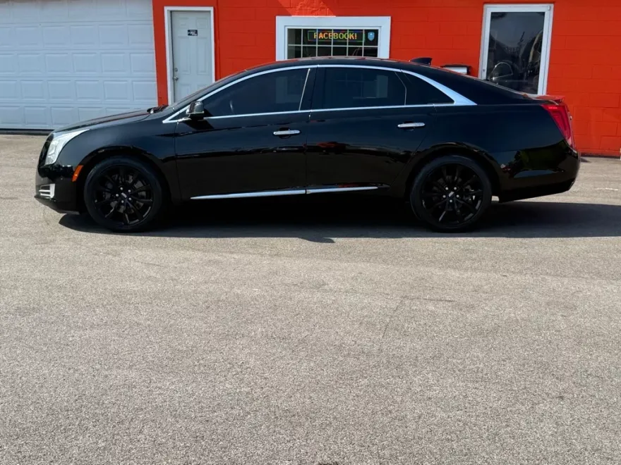 2017 Cadillac XTS Luxury photo 1