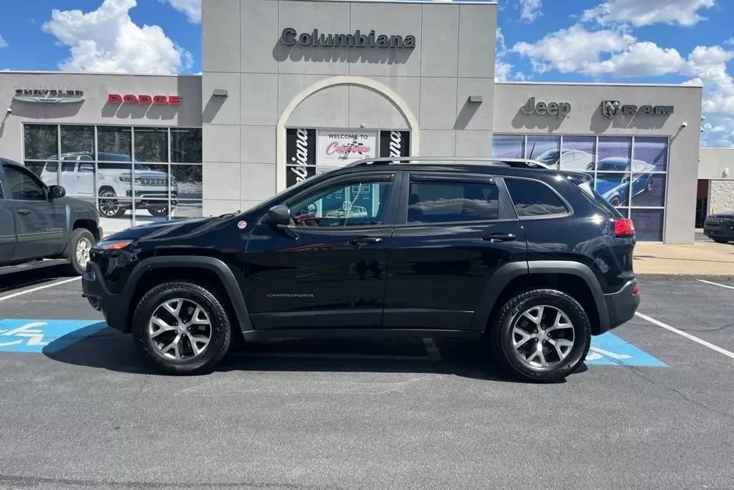 2017 Jeep Cherokee Trailhawk photo 1