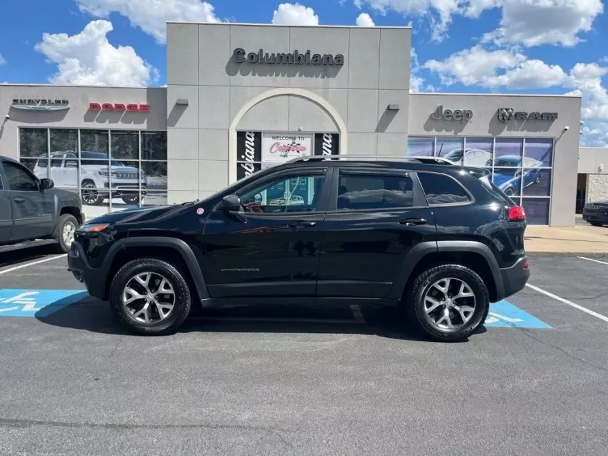 2017 Jeep Cherokee Trailhawk photo 1