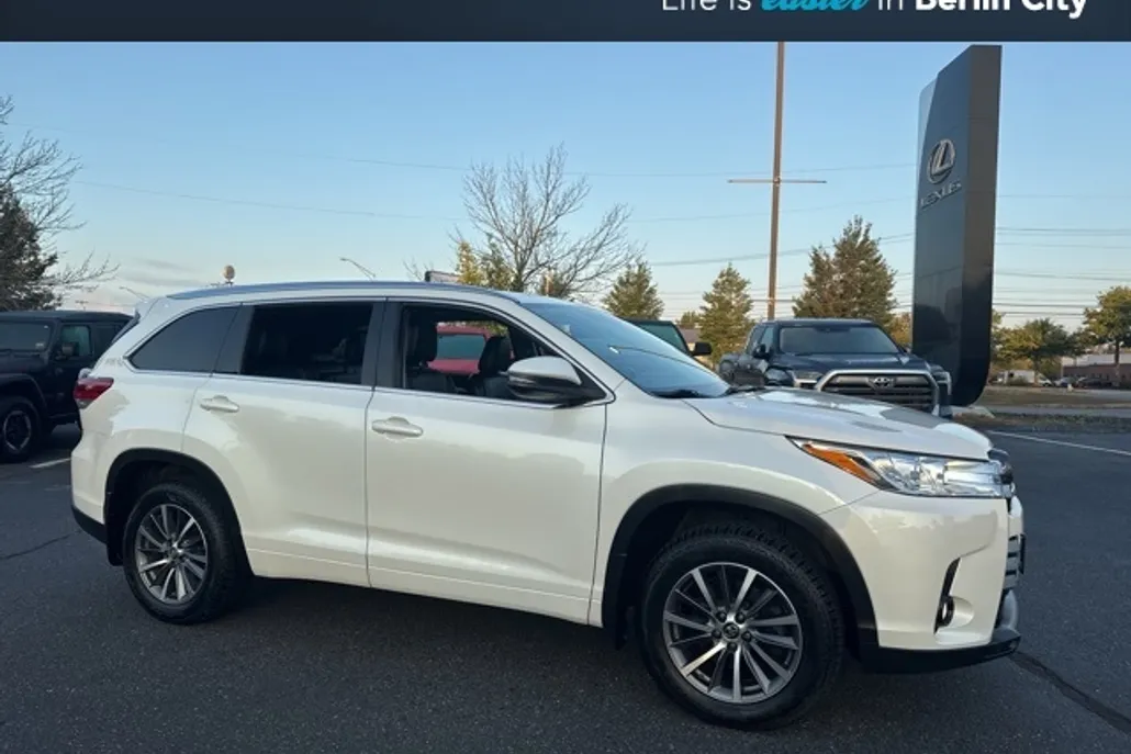 2018 Toyota Highlander XLE photo 1
