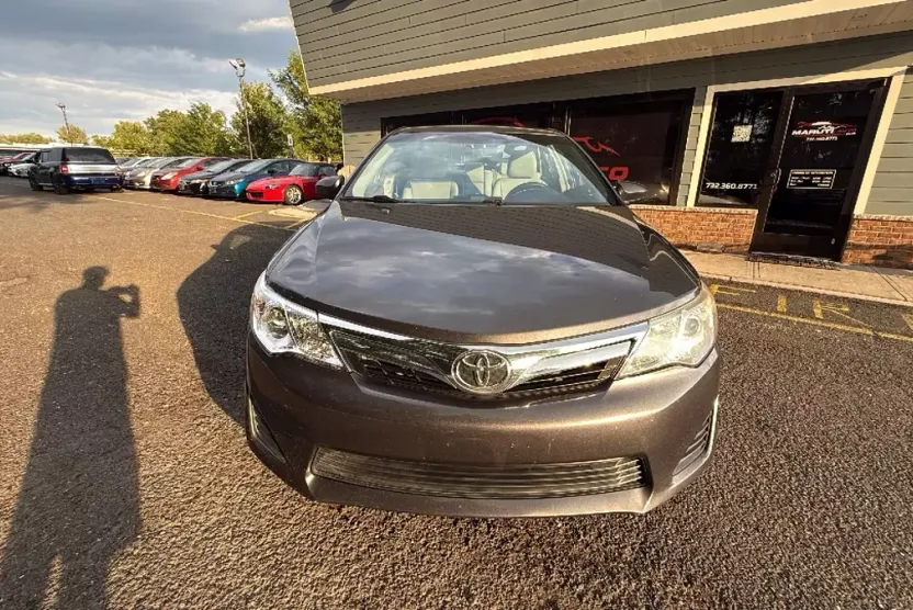 2012 Toyota Camry LE photo 1