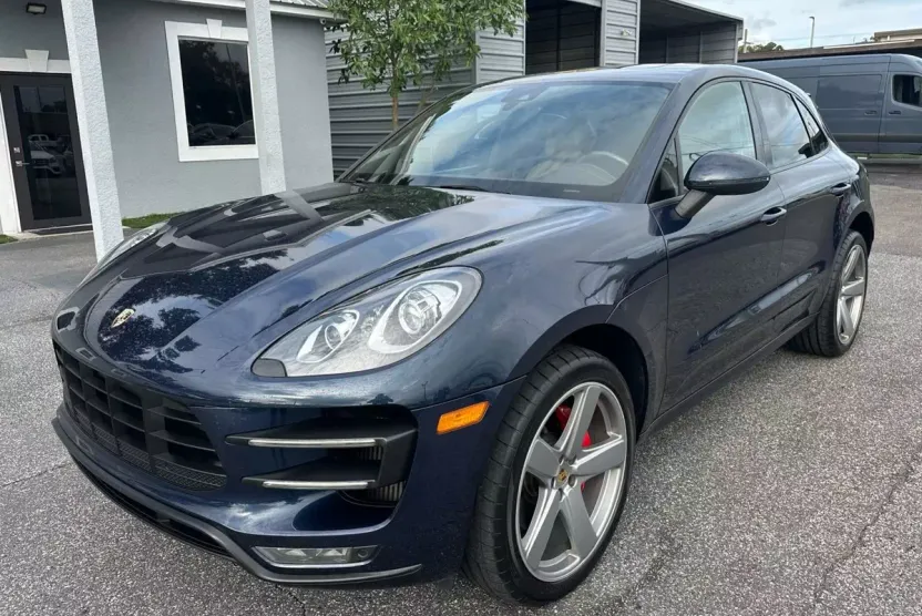 2016 Porsche Macan Turbo photo 1