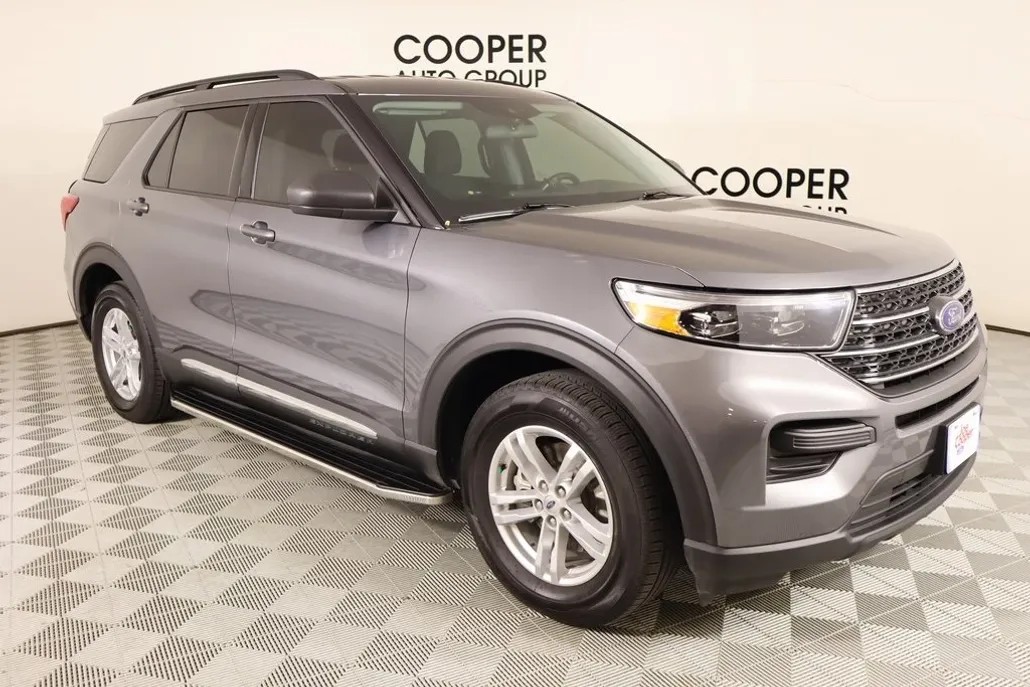 2022 Ford Explorer XLT photo 1
