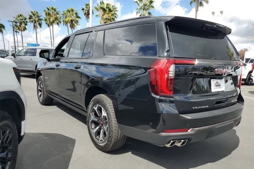 2026 Gmc Yukon XL AT4 Ultimate photo 1