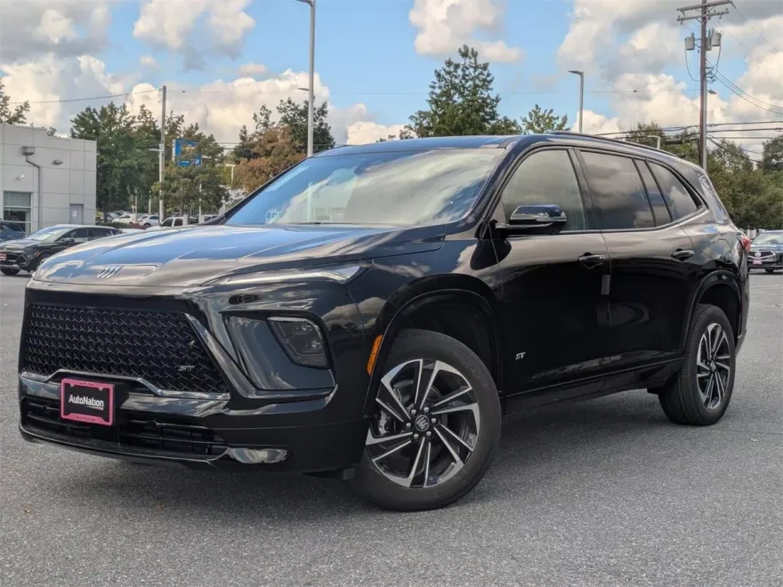 2026 Chevrolet Traverse photo 1